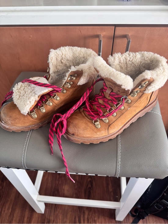 Sorel Shoes - Sorel Tan Shearling-Lined Winter Boots with Red Accent Laces
